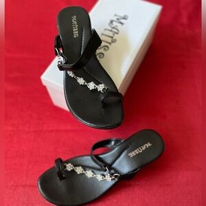 ☀️☀️ Matisse Black Sandal With Rhinestone Accents “New in Box” ☀️☀️